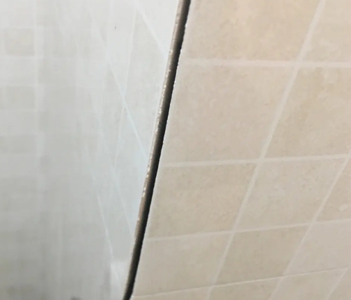 南宁瓷砖空鼓维修公司分享阳台瓷砖脱落的修复过程可以分为以下几个步骤