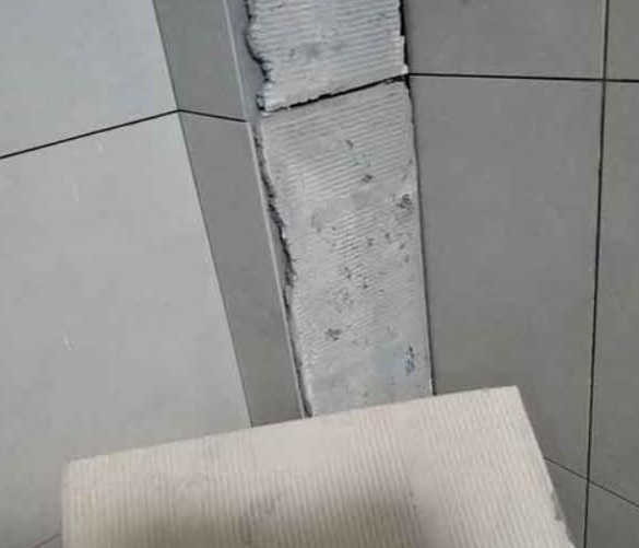 南宁瓷砖空鼓维修公司分享下厨房瓷砖脱落的补救措施。